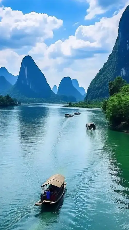 走进桂林漓江,感受一下大自然#桂林山水甲天下 #好山好水好风 - 抖音
