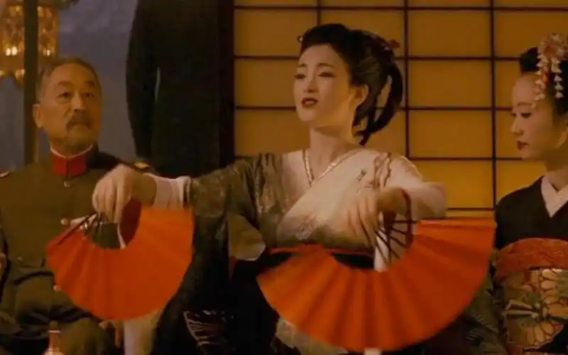 【艺伎回忆录】巩俐这个扇子玩的真是绝了,至今我都没学会