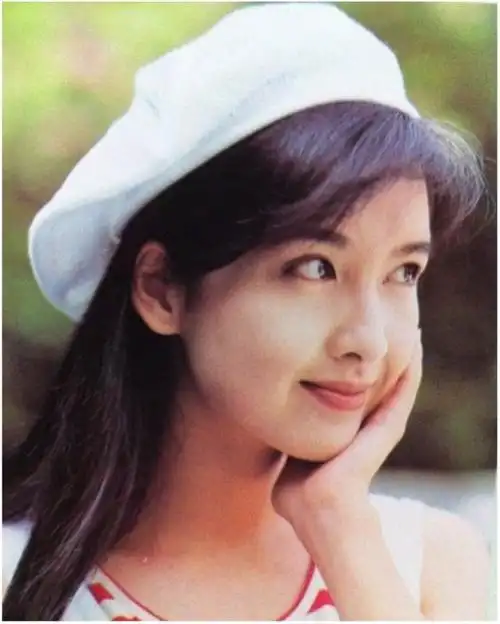 90年代经典复古港妆,可以代表香港颜值的女星,非周慧敏莫属