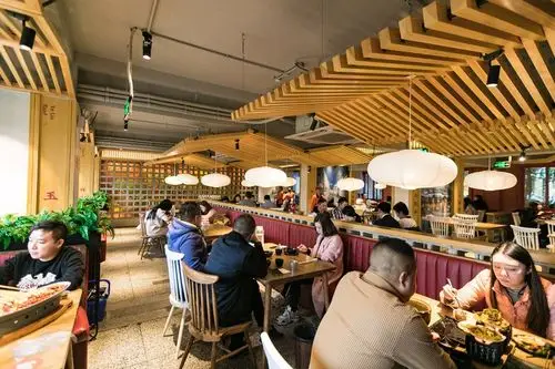 实拍成都餐厅外地人告诉你来成都这样吃