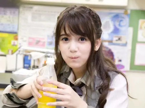 法中混血儿.她非常喜欢你 但太没有安全感 太害怕