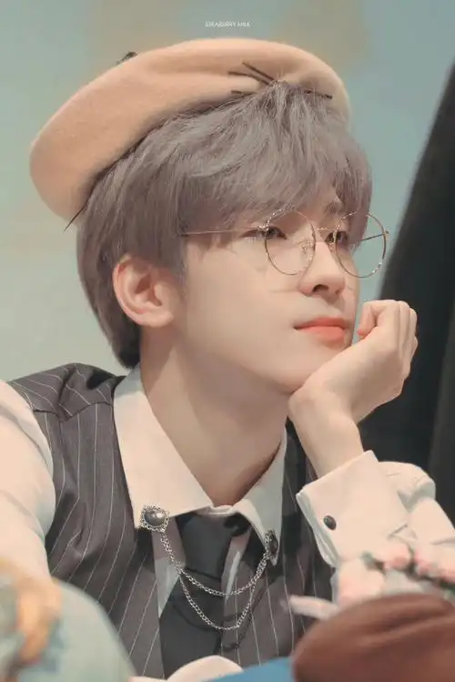 眼镜链 贝雷帽…这天的圆佑真的是太太太好看了【圆佑个人91