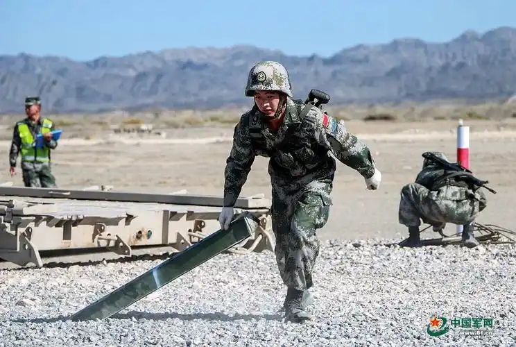 点赞!中国工兵获得"安全路线"架桥车组单项赛第一