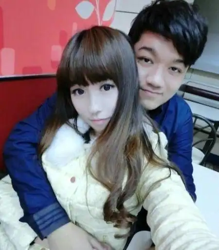 尽管如今演艺事业发展不算顺利,但是尤浩然一组和女朋友的亲密合照却