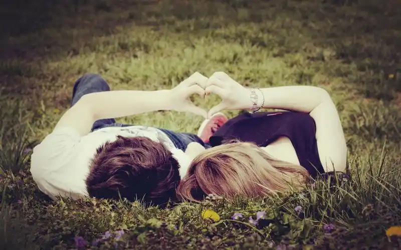 陪伴是最长情的告白,爱情,浪漫,唯美,爱心,草地,男人,女人,甜蜜,杂腚