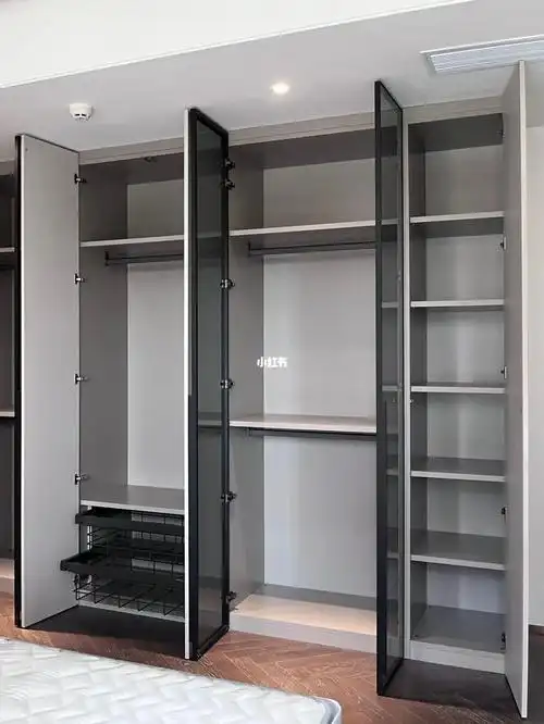 极简一门到顶衣柜