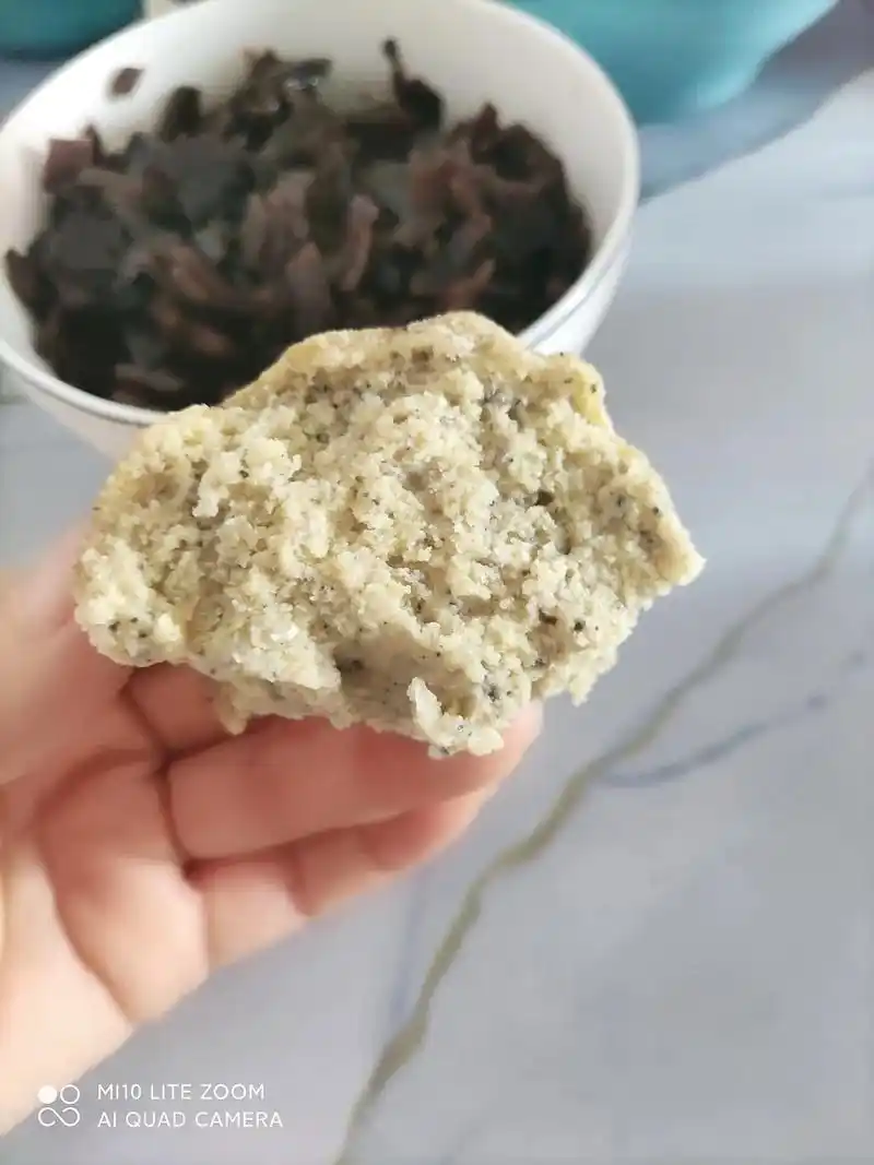 唉96这就是穷人的日子96窝窝头就老咸菜96我都吃了一个星期