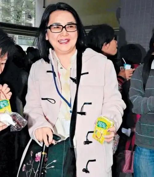 他在美国以"行贿罪"被逮捕,各种罪名叠加在一起,要承担天价赔偿金,下