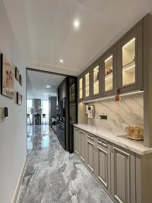 192平米美式风格三室客厅装修效果图,吊顶创意设计图