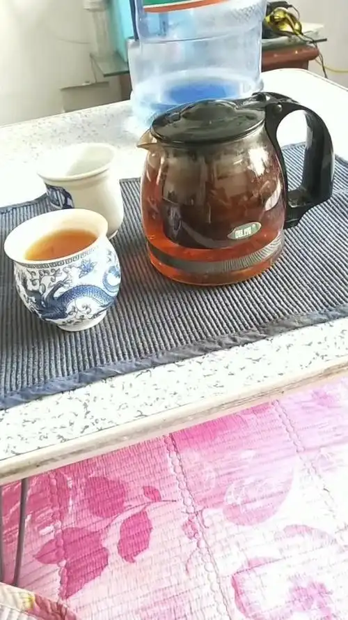 一个人喝茶