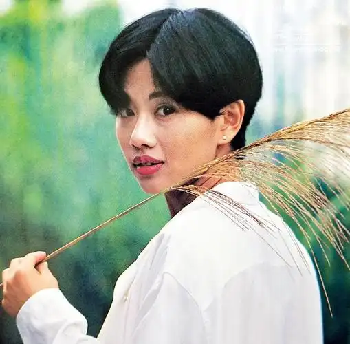 回顾陈松伶遭三重打击抑郁嫁小8岁演员张铎现苦尽甘来终无悔