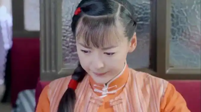 野山鹰丁子玲察觉有人跟踪自己让车夫当诱饵引走特工