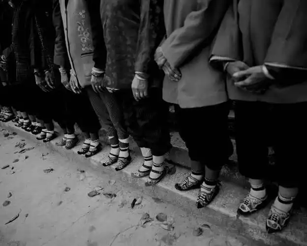 旧中国最后一位裹脚女性15岁靠三寸金莲嫁大户洗脚时疼痛钻心