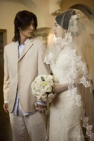 婚礼进行到一半,却因范冰冰的"初恋"仔仔(周渝民)的出现而中断