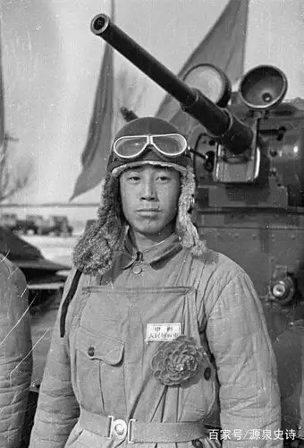 几张老照片,看出国共两军士气差距有多大,图5国军军官大吃大喝