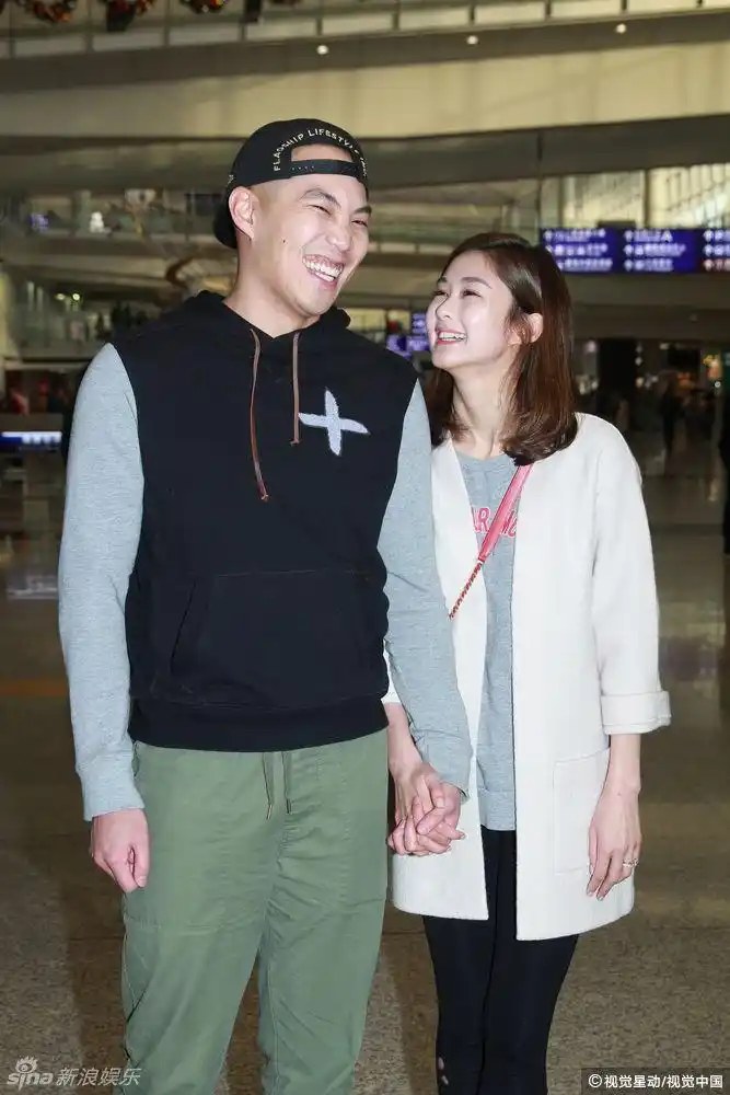 岑丽香和老公强强甜蜜秀恩爱