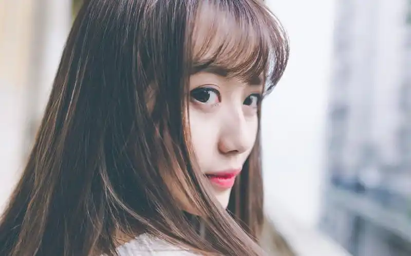 长相甜美美女户外唯美写真