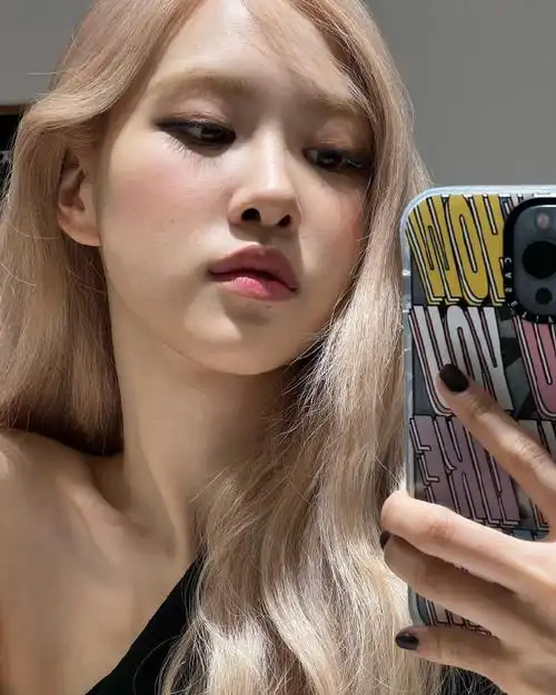 ros07[超话]#78#朴彩英自拍#【朴彩英消息】211225@roses_are