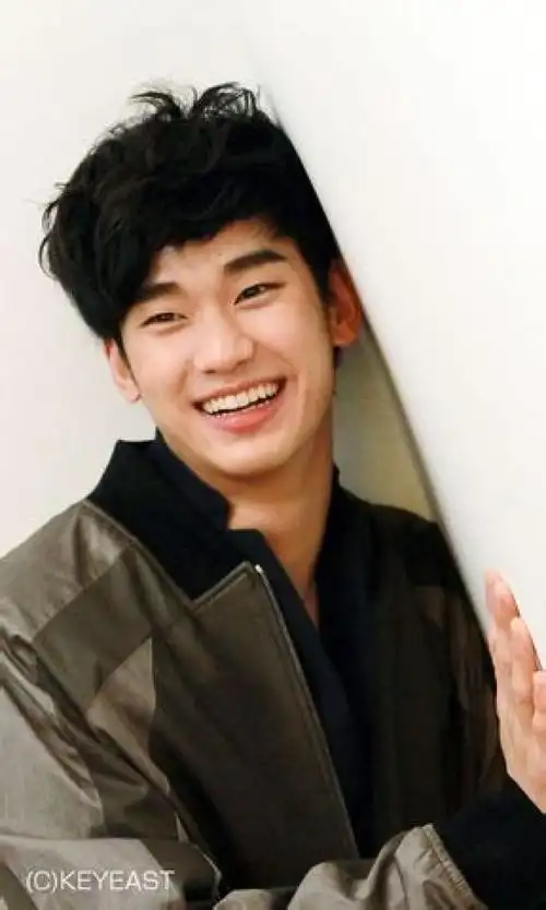 金秀贤~希望你永远开心的笑