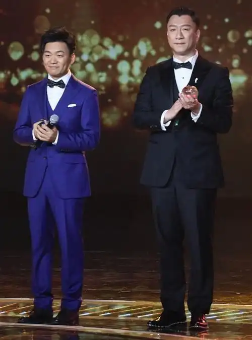 黄渤凶王宝强你又矮又丑凭什么当影帝王宝强的回应够我笑一年