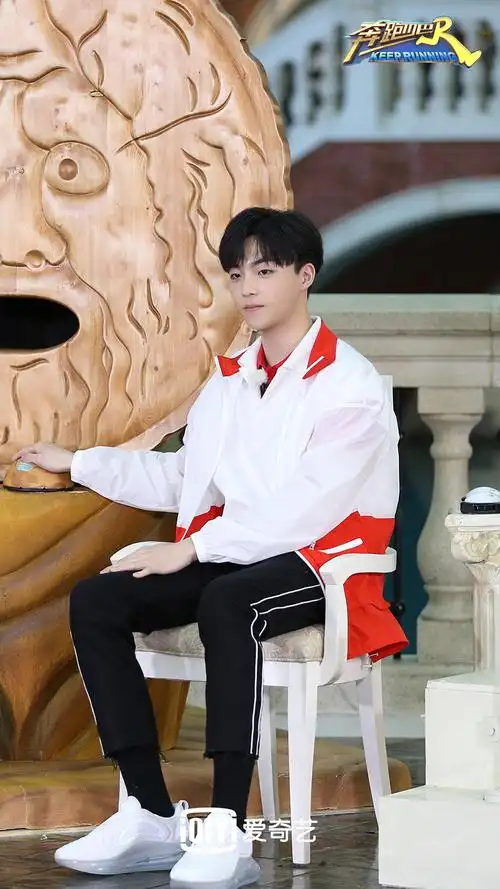 《奔跑吧》陈立农加盟收官之战 王彦霖开嗓"宠弟"