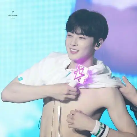 朴振英腹肌 车银优腹肌为什么会上热搜?大家如何评论的?