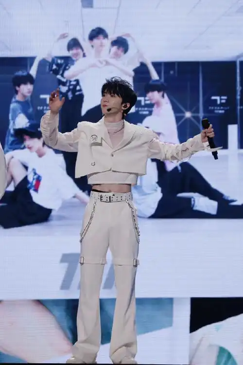 马嘉祺叁重楼暨出道四周年演唱会