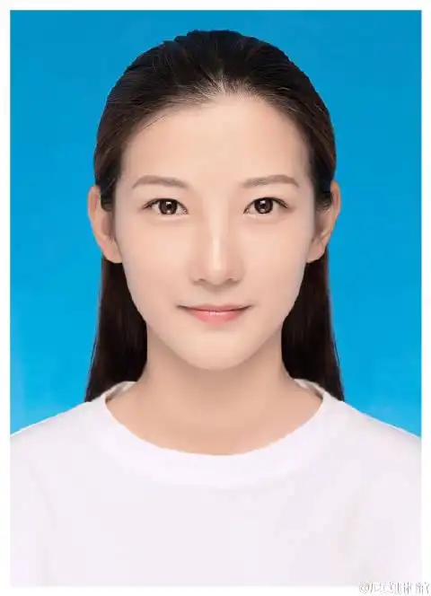 放在求职简历上的照片