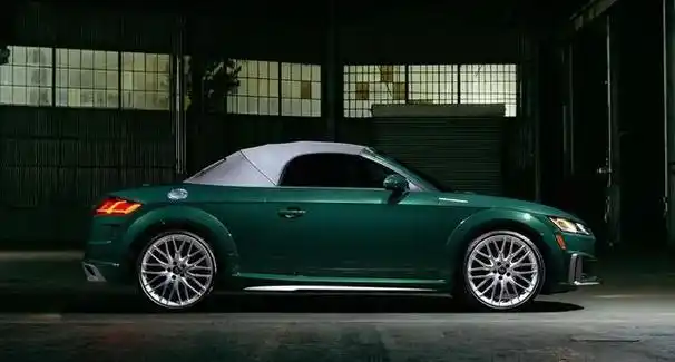奥迪tt敞篷最终版亮相,配绿色车漆,售价折合人民币50.4万