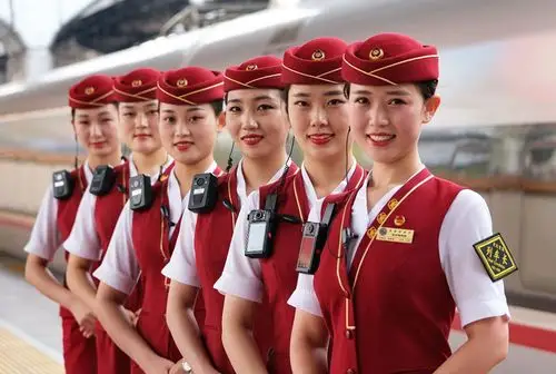 英姿飒爽的北京客运段高铁值乘人员