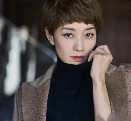 马伊琍#马伊琍恋情有媒体放出了一段马伊琍和神秘男子约会的视频