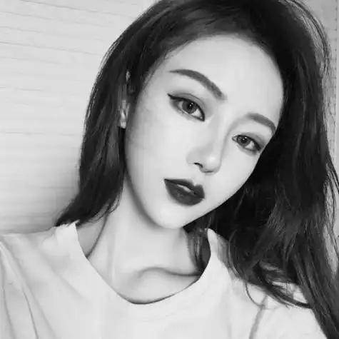 高冷霸气黑色系女生头像,甜的很正经人间理想少女-黑白头像