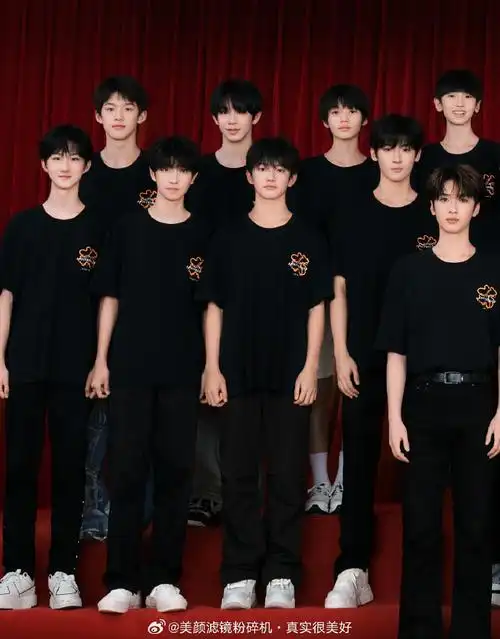 时代峰峻全家福