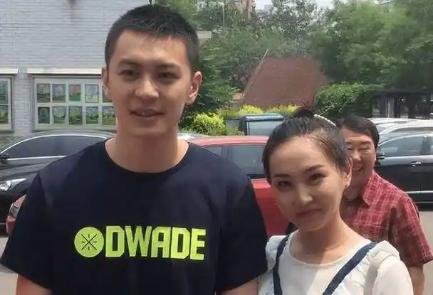 cba头号帅哥恐婚变 妻子删合照控诉 疑似第三者曝光_杨鸣_媒体_社交