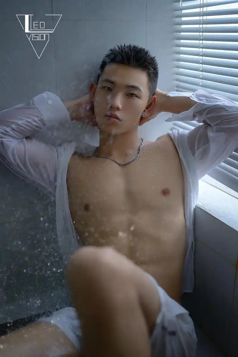 北r|leo #可狼可奶 #帅哥 #禁欲系 #痞帅 #腹肌男 - 抖音