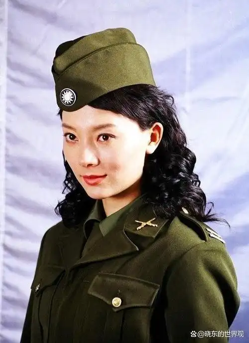 女演员们充满胶原蛋白的珠圆玉润妆容来看,央视对现如今的谍战剧似乎