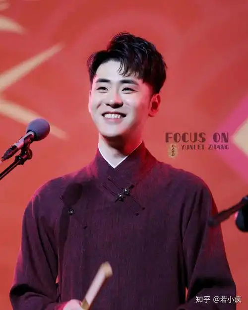 张云雷的笑如春风般温暖 似糖一样甜 很治愈.