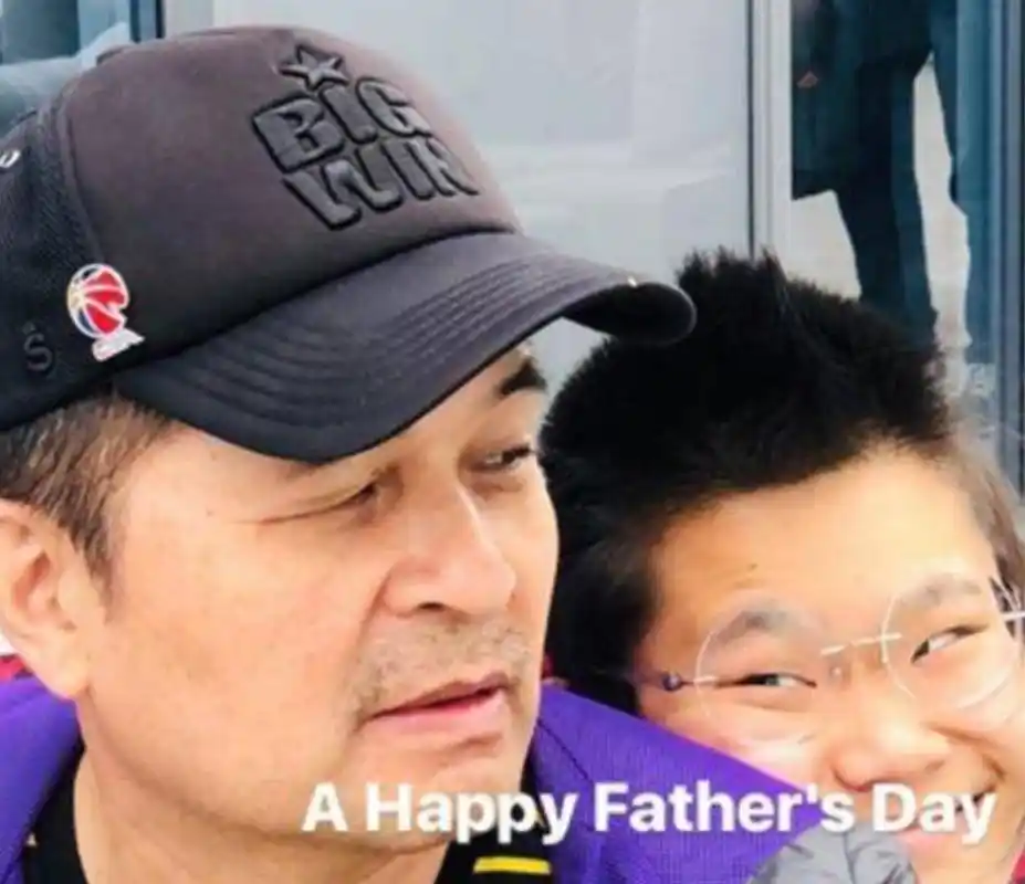 曝光!64岁毕福剑住14万一平豪宅,样貌不似从前,老年斑明显