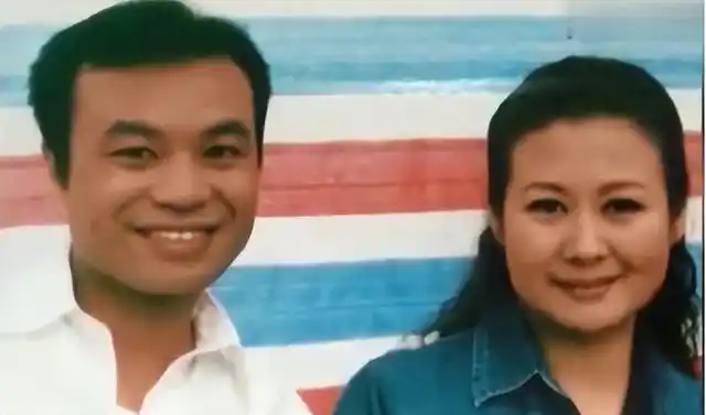 虽然黄晓娟从未向外界公开过王奉友,但是据知情人透漏,两人早在1986年