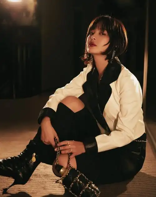 短发美女辛芷蕾午夜抚媚成熟女人写真