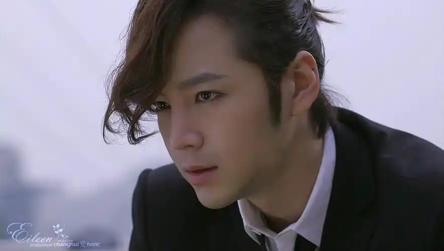 张根硕精美帅气高清桌面壁纸