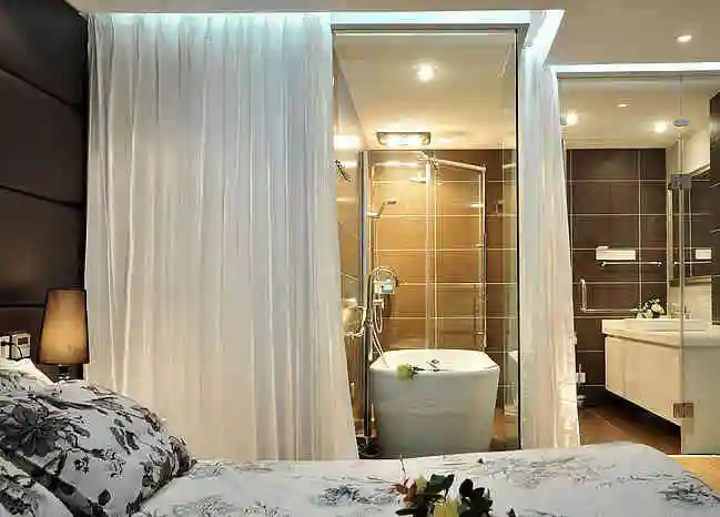 纯透明玻璃浴室淋浴房效果图 主卧室卫生间用全玻璃墙好不好