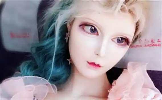 芭比迪丽拉芭比迪丽拉,真名叫剡佩佩,快手网络红人,其直播间id为babi