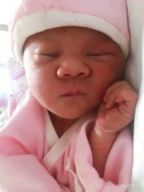 新出生婴儿照片真实图 ( 新出生婴儿照片真实)