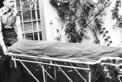 玛丽莲梦露死亡现场曝光遗体姿势怪异图9火化前偷拍的遗容