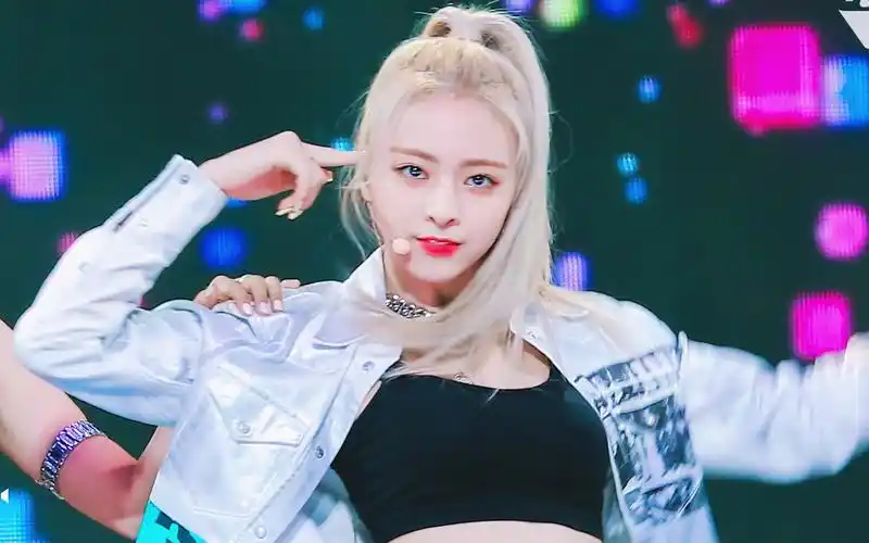 【申有娜yuna】本次回归的首个百万直拍又由我们人