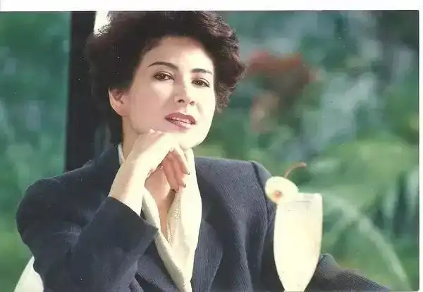 歌手甄妮个人资料照片