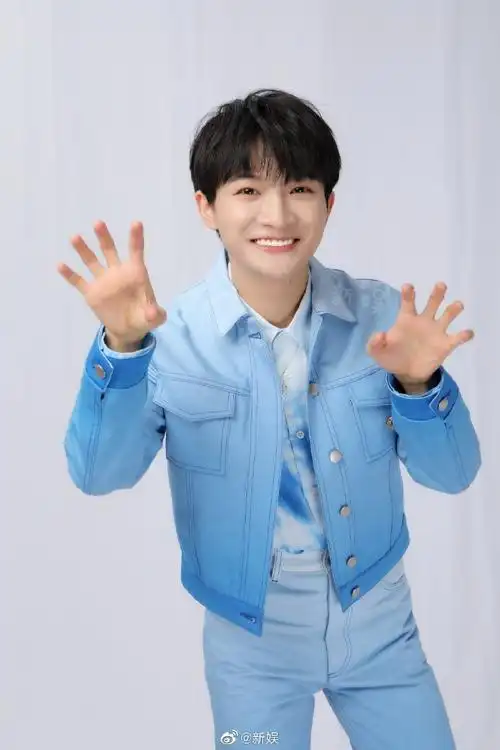 周深新歌星鱼##冬奥赛播放了周深的星鱼##贵州籍歌手周深新歌唱响