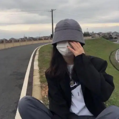 好看的人物头像女生挡脸(真人好看头像女生挡脸)-中纳网