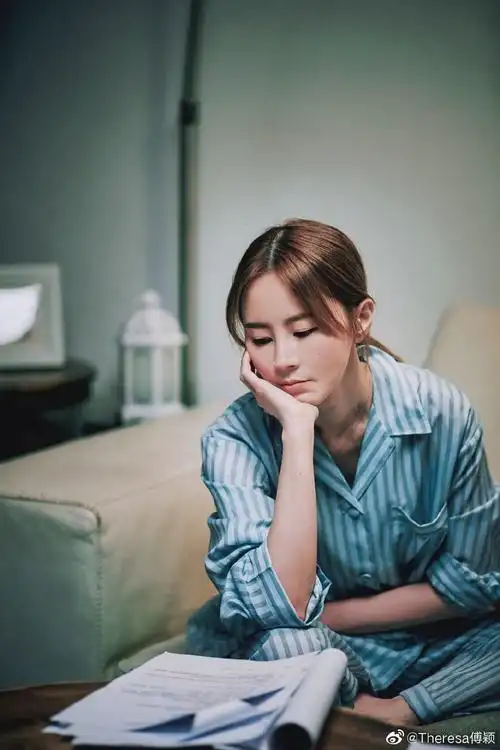 美女演员傅颖迷人写真美照好可爱啊